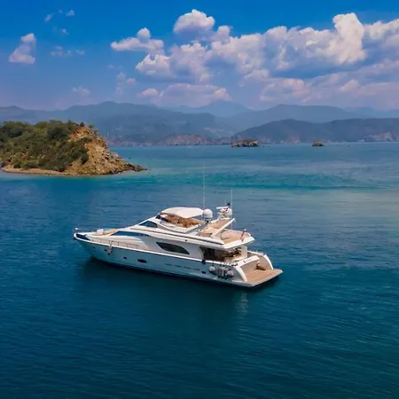 Odin Luxury Motor Yacht Hotel *