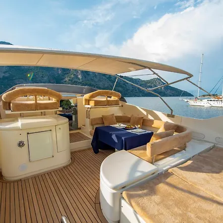 Odin Luxury Motor Yacht Hotel *