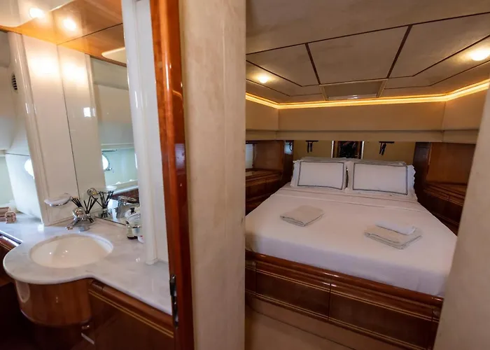 מלון Odin Luxury Motor Yacht דלמן