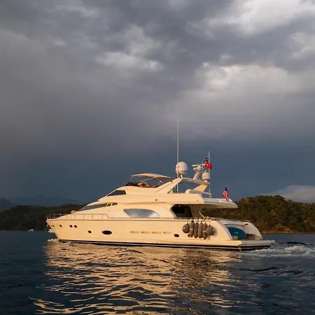 Odin Luxury Motor Yacht Szálloda *